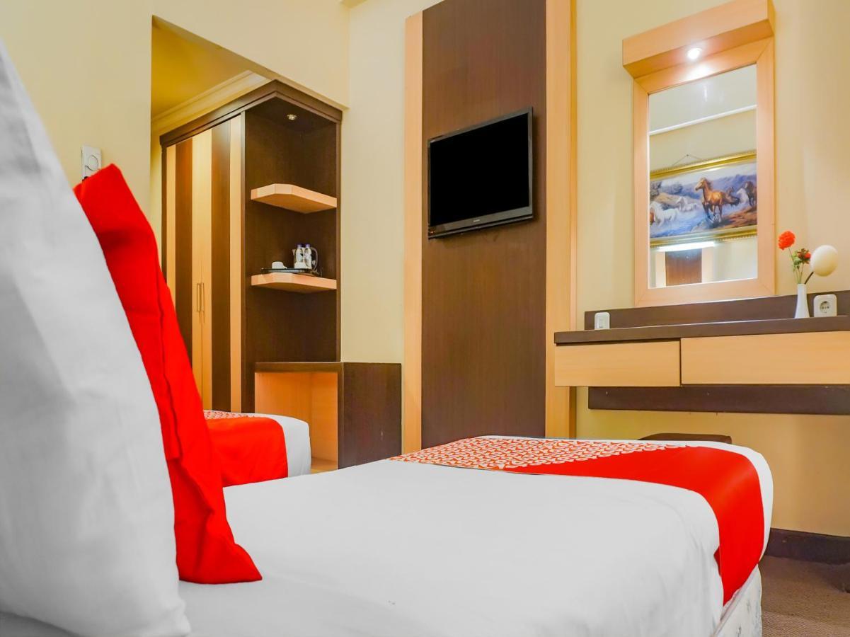 Oyo 3967 Hotel Pantai Wisata マカッサル エクステリア 写真