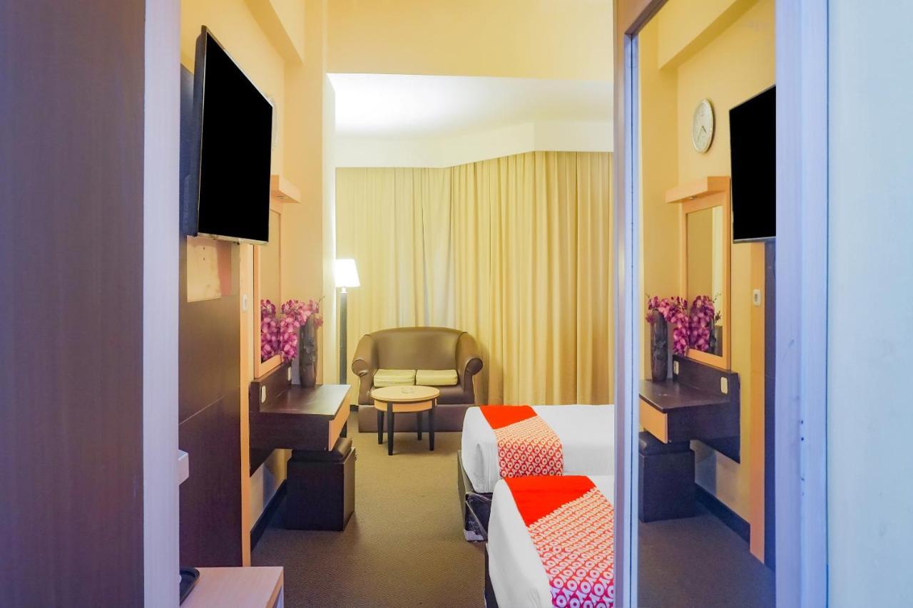 Oyo 3967 Hotel Pantai Wisata マカッサル エクステリア 写真